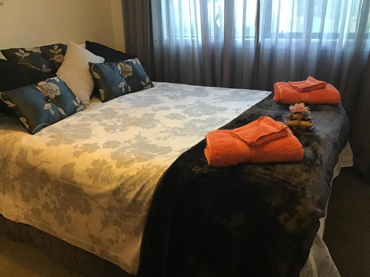 Sabai Sabai 27 Bed & Breakfast Кромуел Екстериор снимка